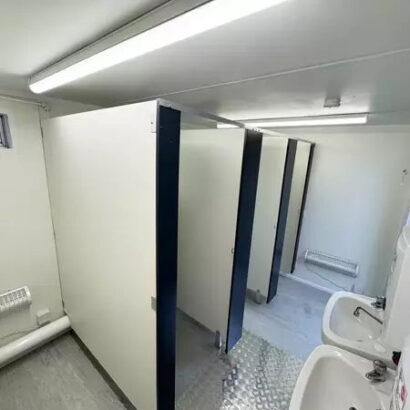 Bloque de sanitarios 3 + 1 4,8 x 2,7 m