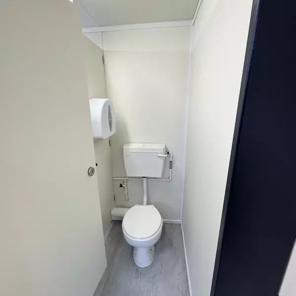 Bloque de sanitarios 3 + 1 4,8 x 2,7 m