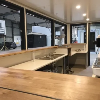 CONTENEDOR BAR DE 20 PIES