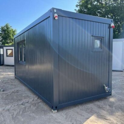Contenedor base de estar con cocina americana, inodoro y ducha 6,00 x 2,43 m