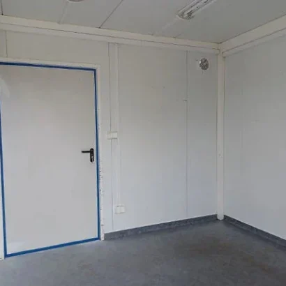 Contenedor Comercial 300×350 Con Persianas Frontales Divididas