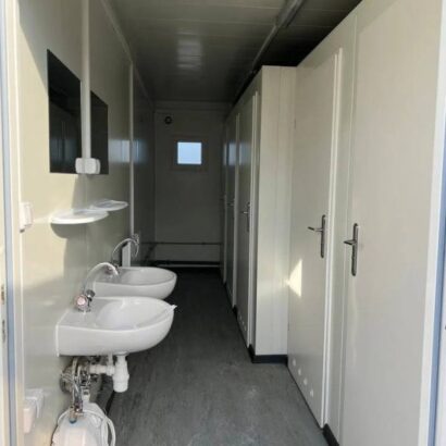 Contenedor con 5 sanitarios