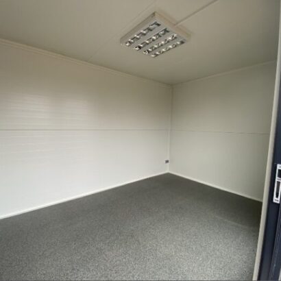 Contenedor de oficina de ventas 6,00 x 2,83 m