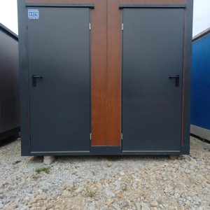 Contenedor sanitario-2 urinarios-2 inodoros-2 lavabos-ducha con caldera (4x3x2,9m)