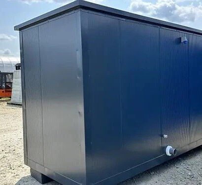 Contenedor sanitario con 3 cabinas