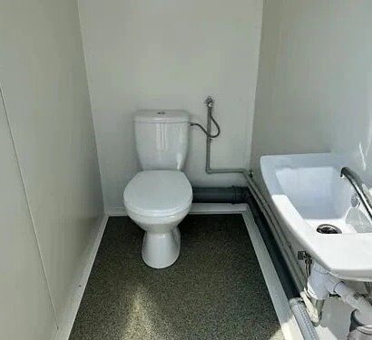 Contenedor sanitario con 3 cabinas