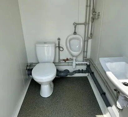 Contenedor sanitario con 3 cabinas