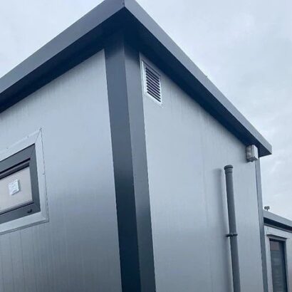Contenedor sanitario con doble cabina wc